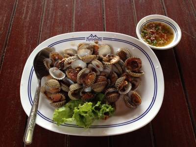 หอยแครงลวก ที่ ร้านอาหาร ร้านอาหารสวนปู