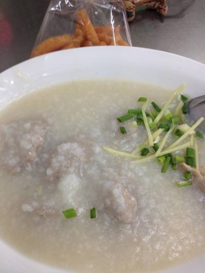 โจ๊กหมูพิเศษ. ไม่ไข่ ที่ ร้านอาหาร โจ๊กสามย่าน