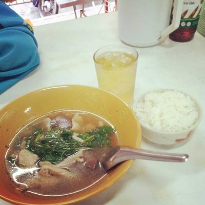 ต้มเลือดหมู  อร่อยมากๆ ที่ ร้านอาหาร ร้านรสดี