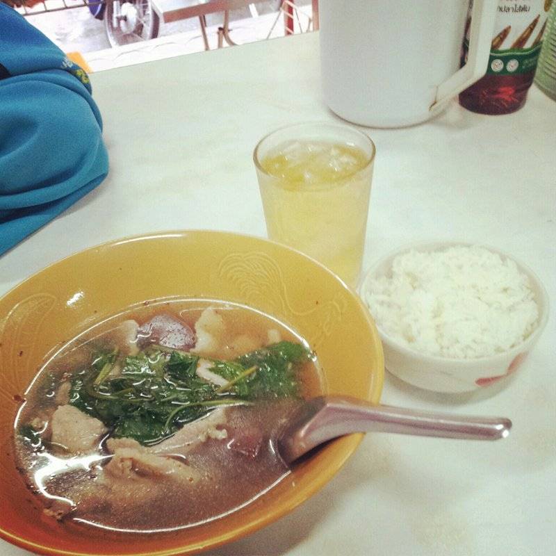 ต้มเลือดหมู  อร่อยมากๆ ที่ ร้านอาหาร ร้านรสดี