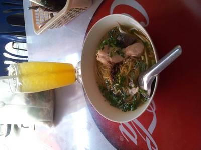 มี ทั้งแห้ง และน้ำครับ  ชวนมาชิมนะครับ ที่ ร้านอาหาร หมี่น่องไก่อัศวิน