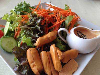 pick up veggies as u like and mix with topping  ที่ ร้านอาหาร The Salad Bar