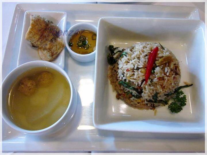 ร้านอาหาร Greyhound Cafe Avenue รัชโยธิน