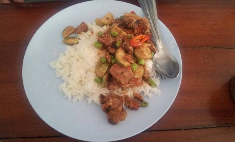 หมูอบกะปิ ที่ ร้านอาหาร ครัวลุงหนวด