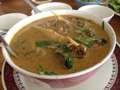 แกงคั่วหอยขม ที่ ร้านอาหาร กุ้งเผาทองชุบ
