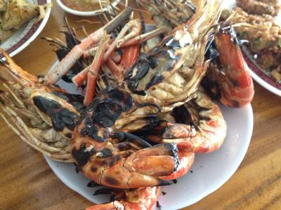 กุ้งเผา ที่ ร้านอาหาร กุ้งเผาทองชุบ