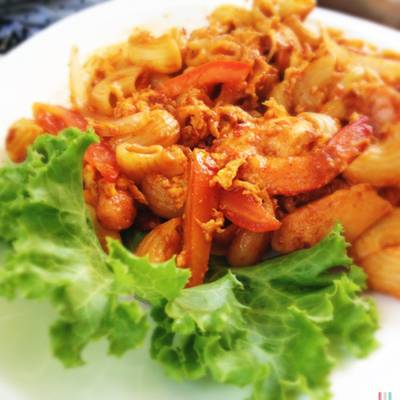 สปาเกตตี้ปาร์ตี้ (กุ้ง แฮม ไส้กรอก) รสชาติกลางๆ ไม่เลี่ยน ไม่เผ็ดเกินไป ที่ ร้านอาหาร ก.เอ๋ย ก.กาแฟ