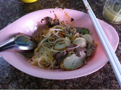 ร้านอาหาร รุ่งเรือง ก๋วยเตี๋ยวหมู