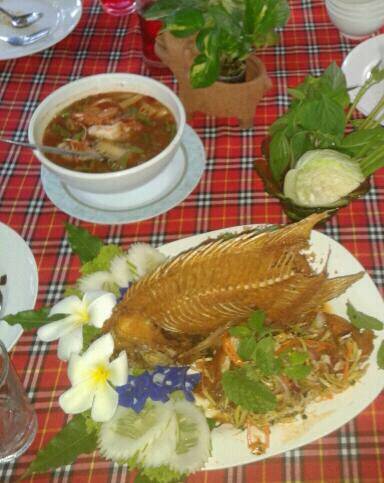 อาหารอร่อย....บรรยากาศดี
ส้มตำทอด...อร่อยมาก ^^ ที่ ร้านอาหาร Thong-U-Rai