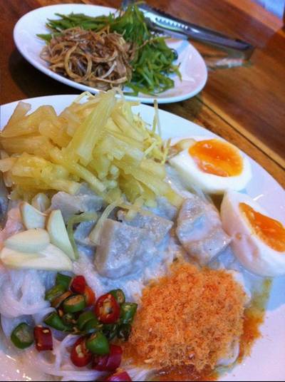 ขนมจีนซาวน้ำสุดเด็ด ที่ ร้านอาหาร ขนมจีนบ้านผู้การ