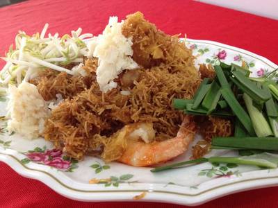 หมี่กรอบศรแดง ที่ ร้านอาหาร ศรแดง ตลิ่งชัน