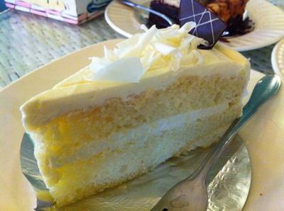 White Chocolate Cake (Vanilla) [60฿] ที่ ร้านอาหาร Mai bakery in garden
