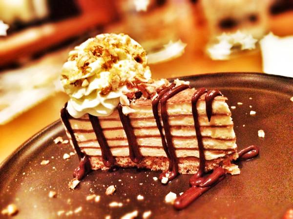 caramel crepe cake ที่ ร้านอาหาร Summer Chocolate Bar