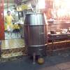 ถังอะไรไม่รู้ อยู่หน้าร้าน ที่ ร้านอาหาร ก๋วยจั๊บ ถนนจันทน์