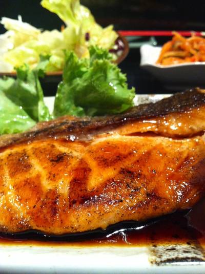 ปลาแซลมอนย่าง ที่ ร้านอาหาร Japan X Paragon