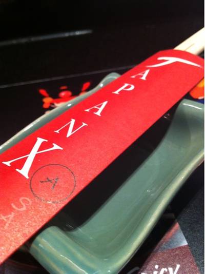  ตะเกียบสีแดงร้อนแรง ที่ ร้านอาหาร Japan X Paragon