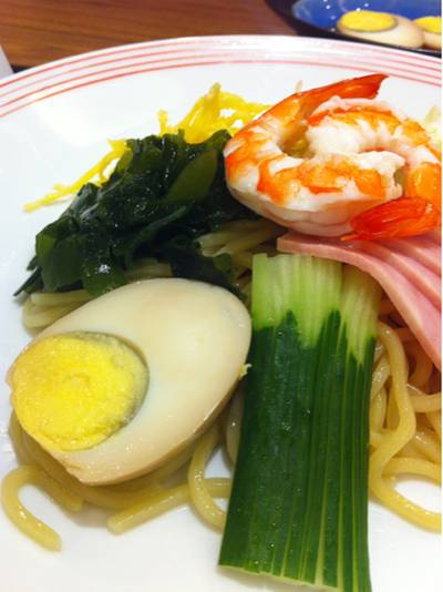 บะหมี่เย็นทรงเครื่อง เส้นอร่อยมากกก แต่อย่างอื่นไม่ผ่านอ่ะ ที่ ร้านอาหาร Ringer Hut บะหมี่เย็นทรงเครื่อง เส้นอร่อยมากกก แต่อย่างอื่นไม่ผ่านอ่ะ ที่ ร้านอาหาร Ringer Hut