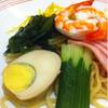 บะหมี่เย็นทรงเครื่อง เส้นอร่อยมากกก แต่อย่างอื่นไม่ผ่านอ่ะ ที่ ร้านอาหาร Ringer Hut