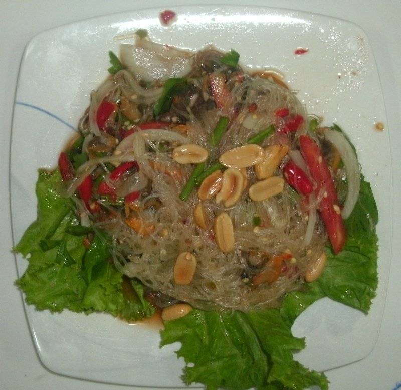 ยำวุ้นเส้น ที่ ร้านอาหาร Pai Restaurant ปาย เรสเตอรองท์ 