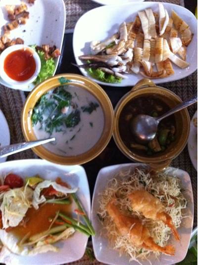 ไตปลา ผักแหลีงยต้นกะทิ ที่ ร้านอาหาร ครัวธรรมชาติ