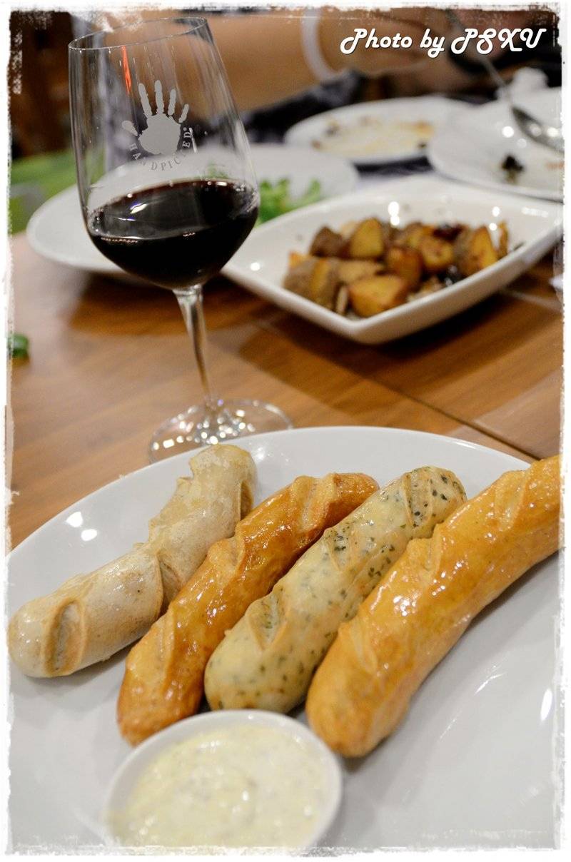 ร้านอาหาร The Village Garden Restaurant