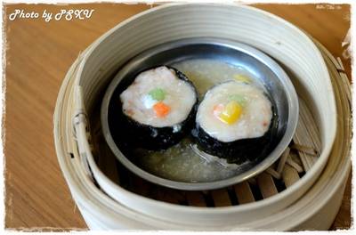 ร้านอาหาร The Village Garden Restaurant ร้านอาหาร The Village Garden Restaurant