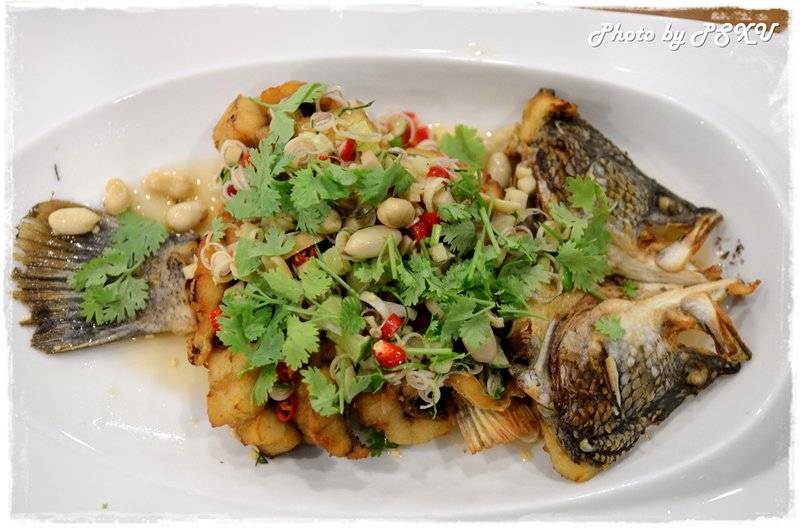 ร้านอาหาร The Village Garden Restaurant