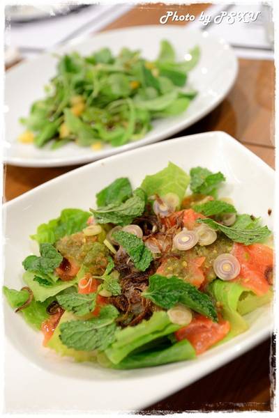 ร้านอาหาร The Village Garden Restaurant ร้านอาหาร The Village Garden Restaurant