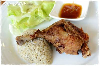 น่องเป็ดทอดกรอบ ราดซอสส้ม ที่ ร้านอาหาร The Village Garden Restaurant