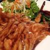 กุ้งฝอยคั่วเกลือ ที่ ร้านอาหาร 6ixcret เอกมัย ซอย 6