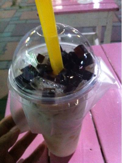 เฉาก๊วยนมสด ที่ ร้านอาหาร นมเดือด