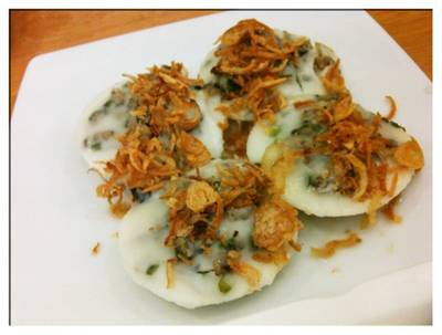 ขนมครกเวียดนาม หน้าตาหน้าทานมาก ที่ ร้านอาหาร หง่อนหลำ สะพานเหลือง
