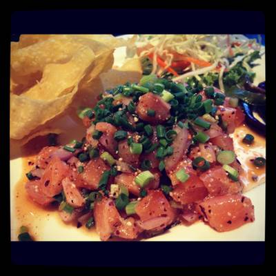 ลาบปลาแซลมอน ที่ ร้านอาหาร 6ixcret เอกมัย ซอย 6