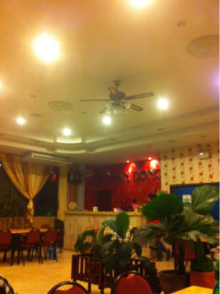 ห้องแอร์ ที่ ร้านอาหาร สวนดง