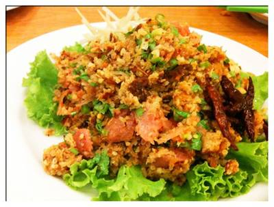 เมนูโปรดของผม แหนมคลุกเจ้านี้ อร่อยที่สุดใน 3 โลก แถมเยอะดีด้วย ที่ ร้านอาหาร หง่อนหลำ สะพานเหลือง