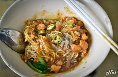 บะหมี่หน้าไก่ ที่ ร้านอาหาร ห้องอาหารพูนเลิศ เหลาะงาทิ้น ห้าแยกพลับพลาไชย