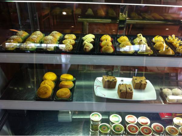 มีขนมขายด้วยนะ ที่ ร้านอาหาร Hong Kong Fisherman Suki & Restaurant