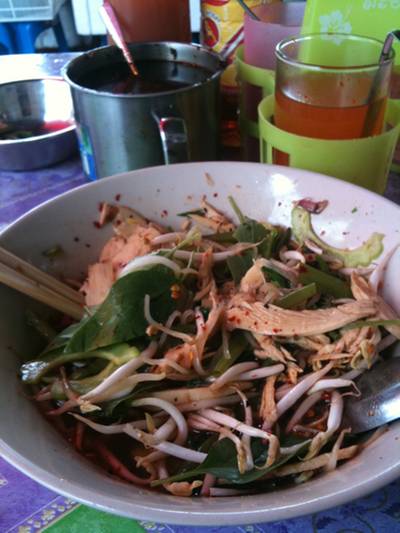 ร้านอาหาร ก๋วยเตี๋ยวไก่เฮียหนวด