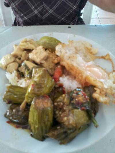 เจ๊แหม่มข่าวแกง ที่ ร้านอาหาร เจ๊แหม่มข้าวแกง