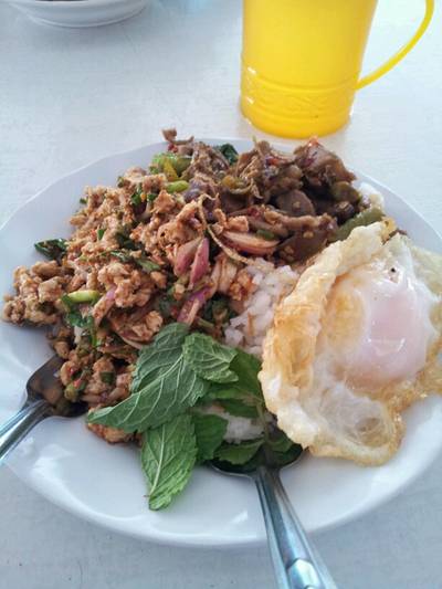 เจ๊แหม่มข่าวแกง ที่ ร้านอาหาร เจ๊แหม่มข้าวแกง