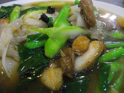 ราดหน้าปลากะพงเต้าซี่ ที่ ร้านอาหาร เป็ดย่างรสดี สุขุมวิท 95