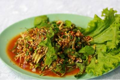 ยำไข่แมงดา ที่ ร้านอาหาร ร้านพิกุลโภชนา(ขลุง)