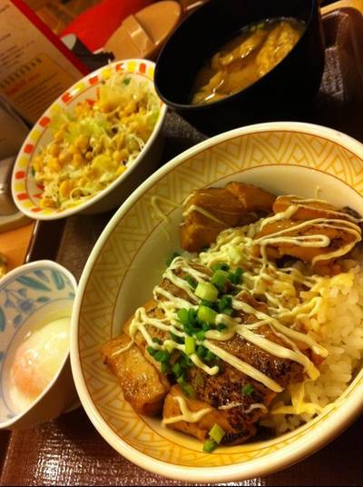 ข้าวหน้าไก่เทอริซอสมายอง ที่ ร้านอาหาร Sukiya (สุคิยะ) Asiatique