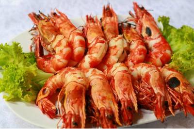 กุ้งเผา ที่ ร้านอาหาร ร้านพิกุลโภชนา(ขลุง)