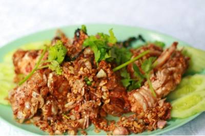 กั้งทอดกระเทียมพริกเกลือ ที่ ร้านอาหาร ร้านพิกุลโภชนา(ขลุง)