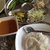 ขนมจีนน้ำยา รสเข้มข้น ที่ ร้านอาหาร ข้าวหมกไก่สยาม สนามบินน้ำ
