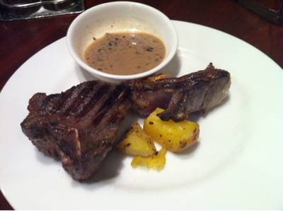 ร้านอาหาร Triple Two Restaurant & Bar ร้านอาหาร Triple Two Restaurant & Bar