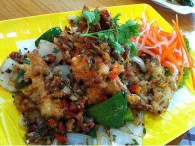 ปูนิ่มผัดพริกไทยดำ หร่อยใช้ได้แฮะ ที่ ร้านอาหาร นทีทิพย์