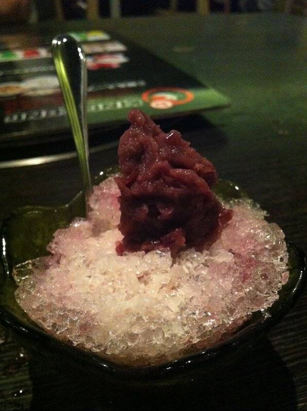 น้ำแข็งใสถั่วแดงถ้วยน้อยๆ เป็นของหวานไว้ล้างปากหลังอาหาร ที่ ร้านอาหาร King Kong Yakiniku Buffet หลังสวน