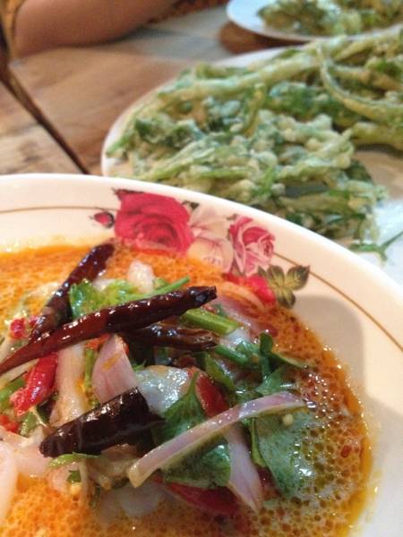 ยำผักบฺ้งกรอบ ที่ ร้านอาหาร North East